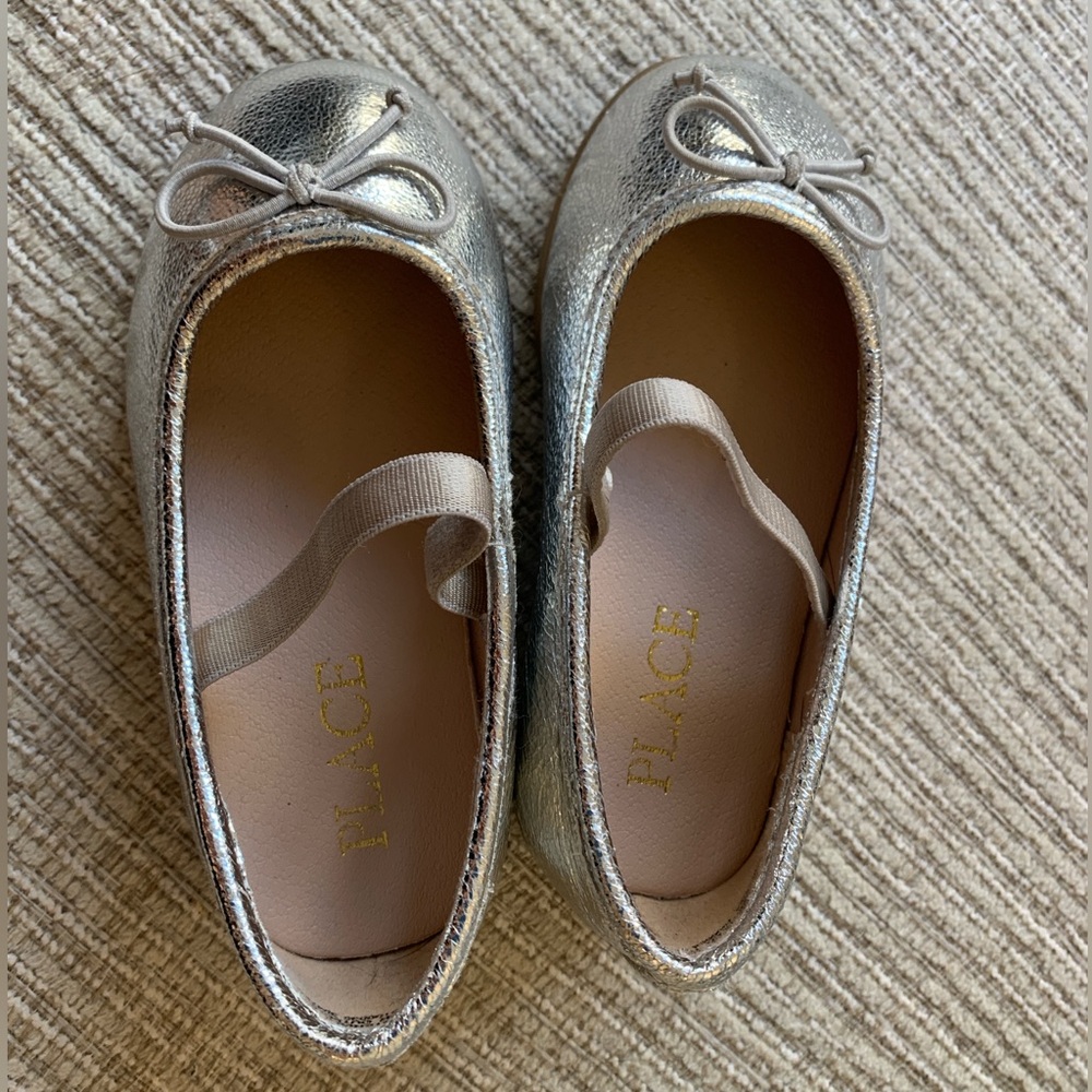 The Children's Place Shiny Silver Dress Shoes Toddler Girl Size 5 - Picture 4 of 9